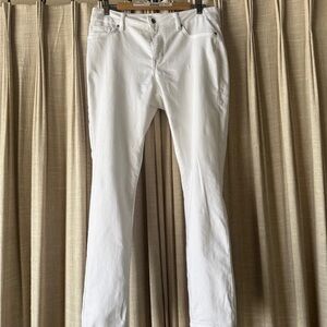 Women’s “d.jeans” 5 pocket classic cropped skinny fit white jeans.